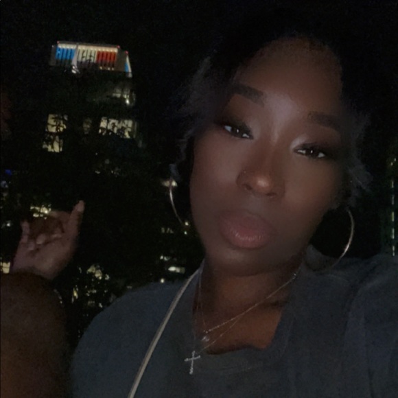 Meet your Posher, Corenthia - Picture 1 of 1